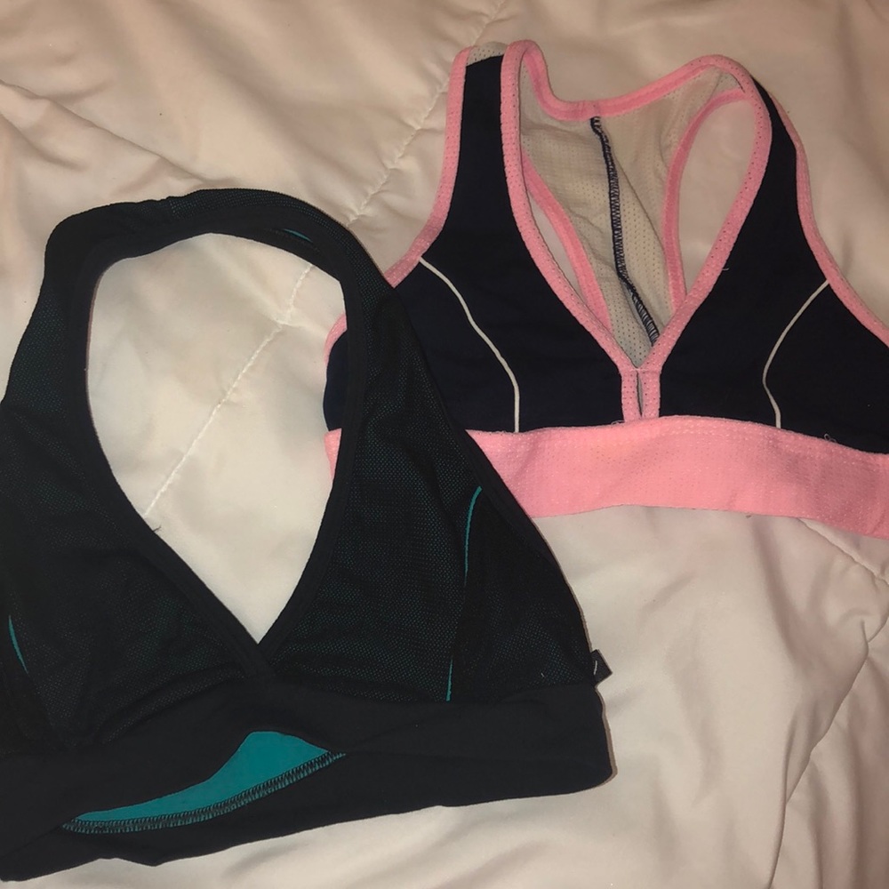 2 Sports bras
